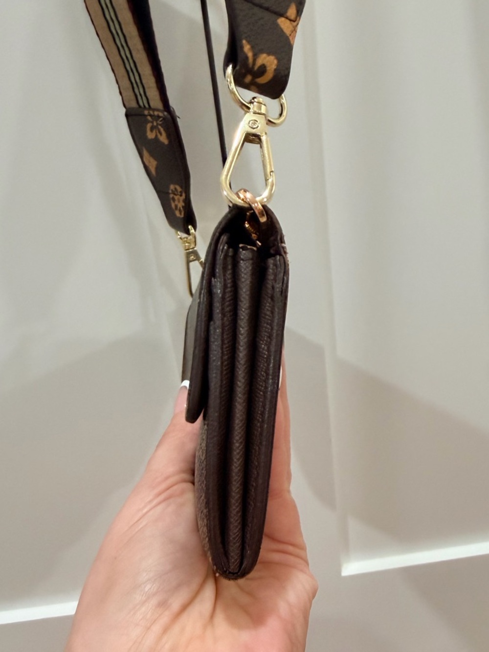 LV Damier Ebene Sarah Wallet, Bag Strap, Stellar Times EDP, Dust Bag✨ & COA!! - Picture 9 of 17